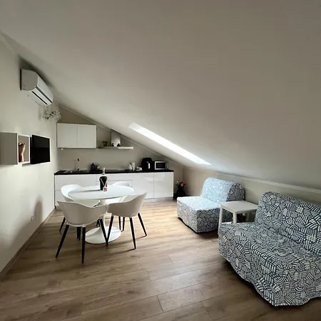 Due Cuori E Mansarda Apartment
